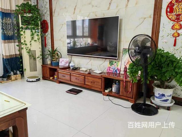 凯旋城精装3楼 三室两厅两卫，带车库车位 85万可贷款的图片