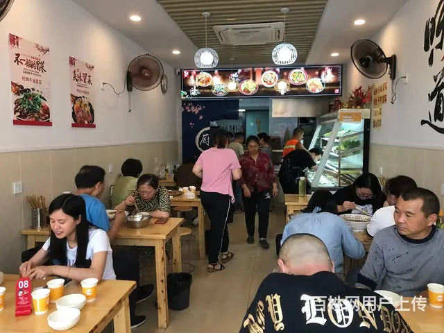 XSY高攀路日流水3000+冒菜店转让的图片