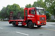 国六东风单桥平板车  拖7580挖掘机拖车  厂家地址联系电