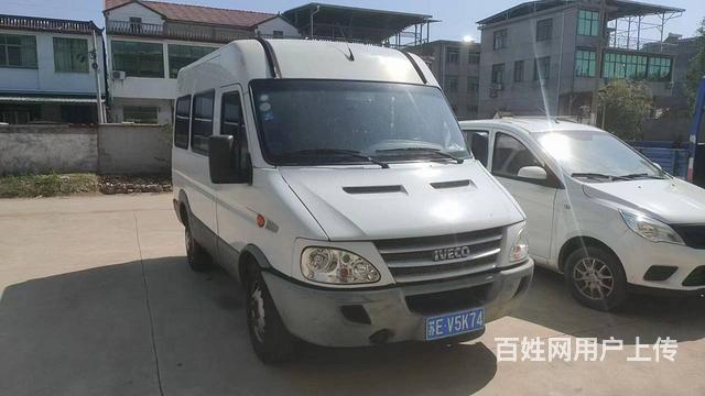 个人17年国五依维客保迪7座小蓝牌，手续齐全的图片