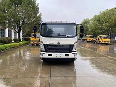 国六重汽豪沃8.3方油罐车包上户多少价格