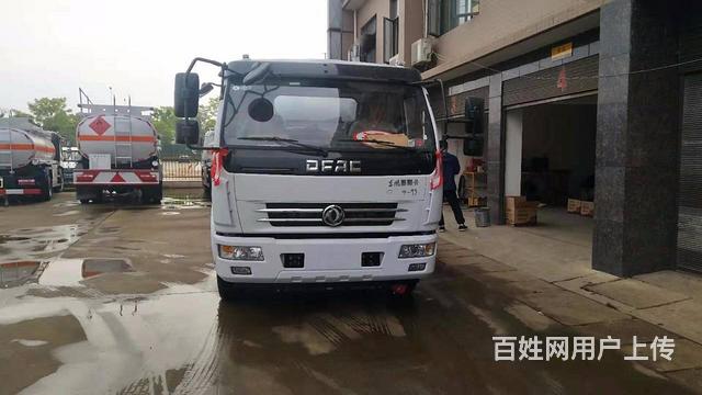 东风8吨油罐车低价出售 包上户的图片