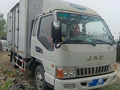 江淮骏铃3米8 厢式货车 电噴国4五十铃机器