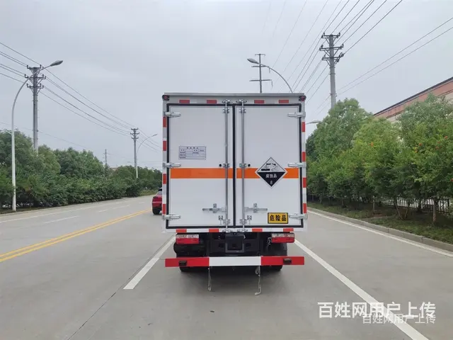 东风多利卡国六黄牌爆破器材运输车全国包上牌的图片