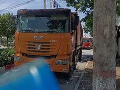 前四后八自卸货车