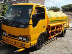 五十铃洒水车