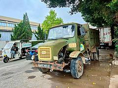 奔驰 自卸车