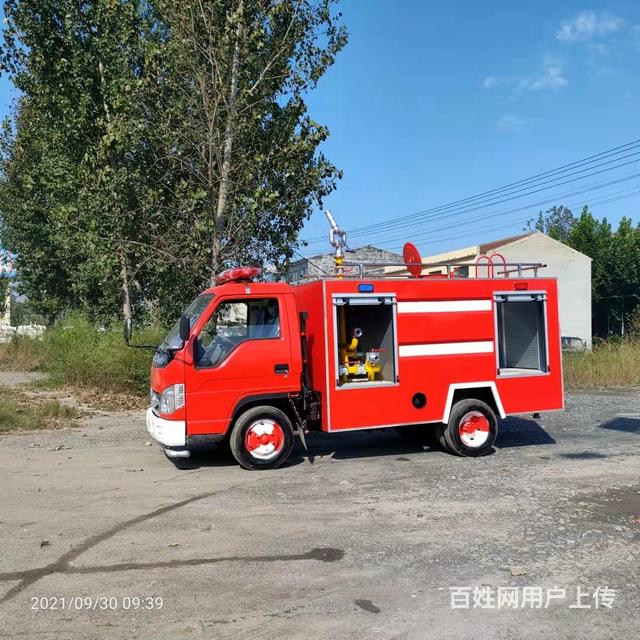 小型消防车厂区消防救援车抢险消防洒水车多功能消防车的图片