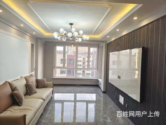 八里堡王府花园 ​五楼两室家电齐全月付1600包网的图片