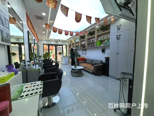 8884（铺联邦）大沙坪精装修品牌染发店低价转让可空转的图片