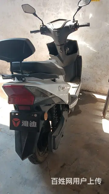 雅迪电动车的图片