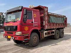 出售11年全手续豪沃后八轮自卸车，货箱5米6