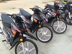 停车场处理一批二手摩托车，价格不贵都是精品车