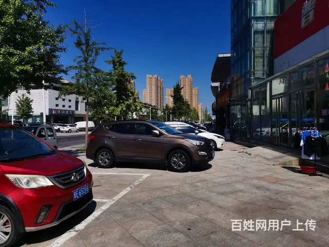 低价出租临街纯一层显眼位置商铺可多业态的图片