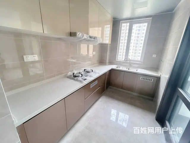南德长江城164平精装修4房2厅2卫的图片