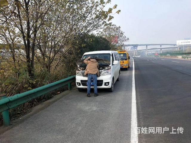 吴川24h拖车、搭电、换胎、快修等汽车道路救援的图片