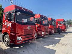 刚到多台二手解放牵引车 430马力 国五 双驱轻体