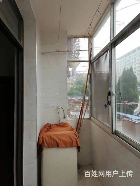 十里仪表社区 两室两厅 月租只要700的图片