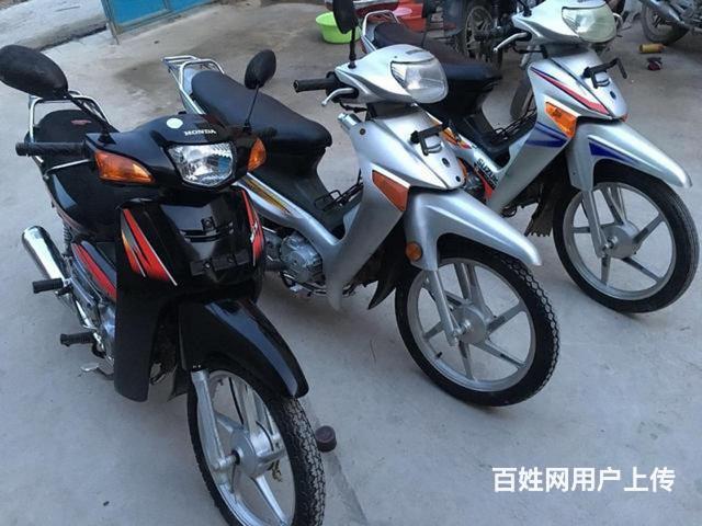 批发二手摩托车的图片