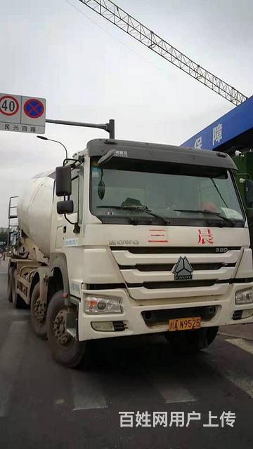 通辽特价车：豪沃唐鸿上装大20方搅拌车的图片