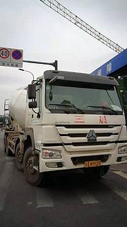 黔西南特价车：豪沃唐鸿上装大20方搅拌车