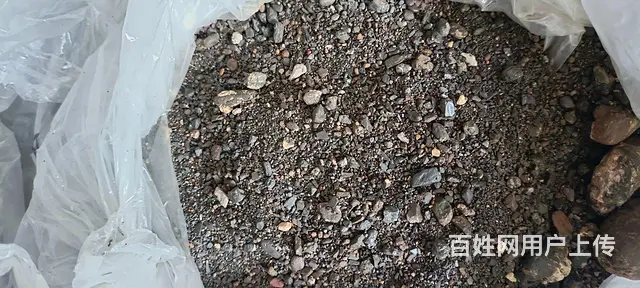 黑钨精矿的图片