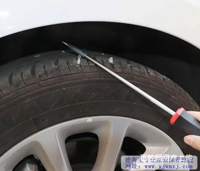 用车安全之 汽车轮胎缝的小石子需要清理吗？的图片