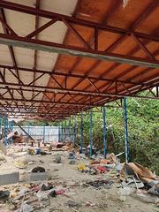 出售工地网架房二手岩棉板钢骨架，回收工地彩钢房