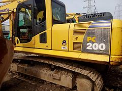 小松130、200和220等二手挖掘机低价出售