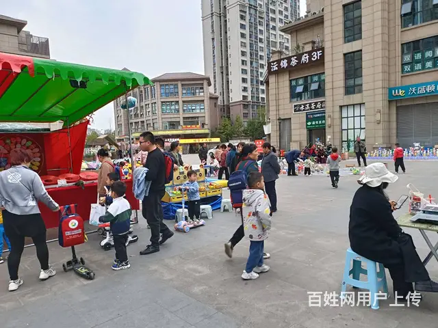 XSY 四个小区门口5年大开间旺铺转让，可重餐饮的图片
