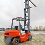 国三二手3吨柴油叉车九成新二手叉车价低可上牌