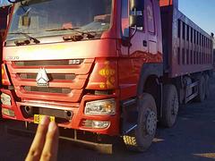 临沂急卖18年国五豪沃前四后八自卸车 手续齐全
