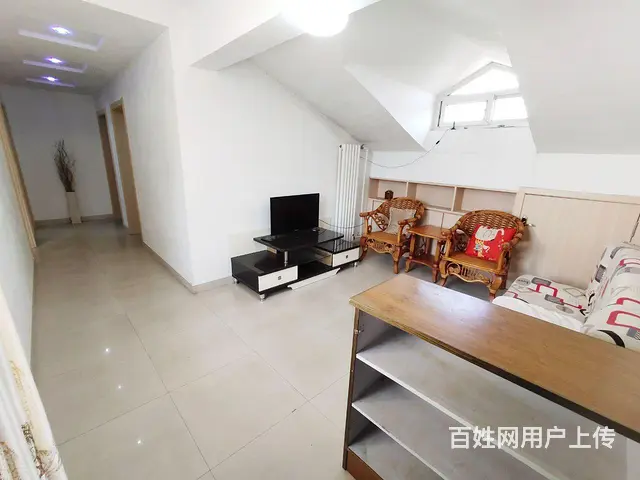 济发现代城阁楼出租的图片
