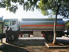 低价出售东风12吨油罐车现车 可分期包上全国户