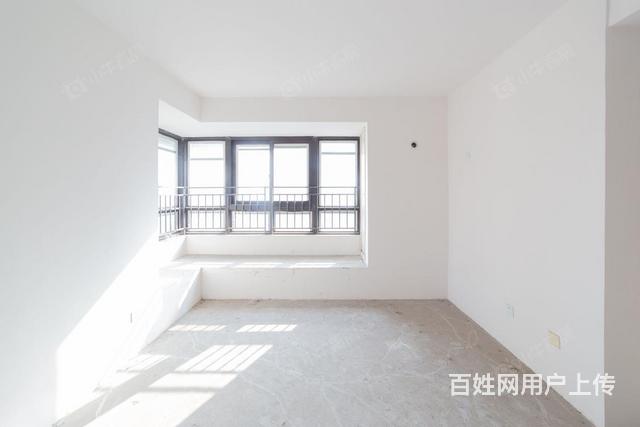 东边套（户型好，总价低，纯毛坯可以任意装修）有钥匙的图片