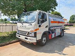 工地用小型加油车5吨油罐车厂家优惠价包上牌