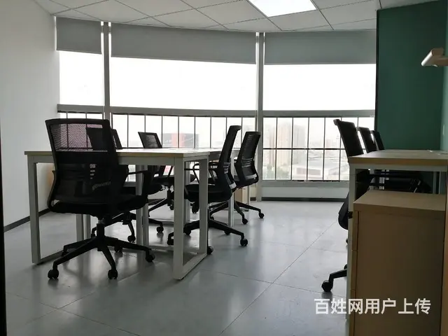 性价比高，人民南路地铁口独立靠窗8人办公室2800元全包的图片