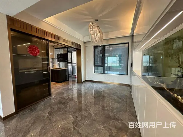 全新装修 华发新城五期 看河景 5房3卫的图片
