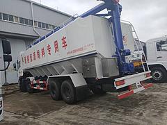 东风天锦小三轴康明斯210马力30方散装饲料运输车