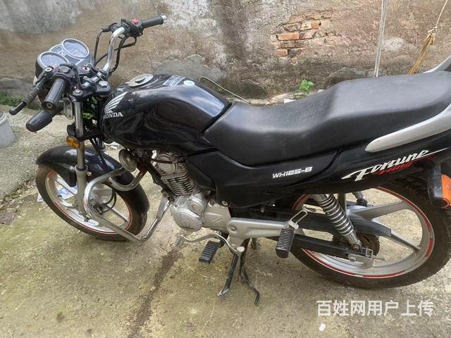 出售二手摩托车的图片