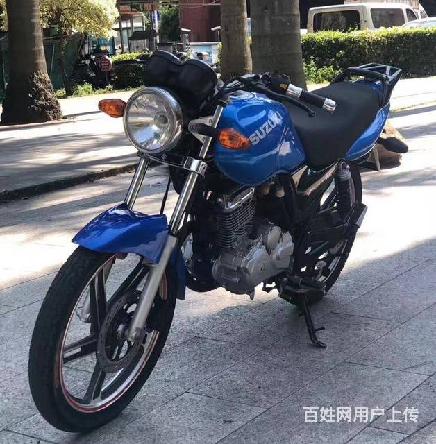 实体店出售二手摩托车、踏板车、街车、太子车、复古车的图片