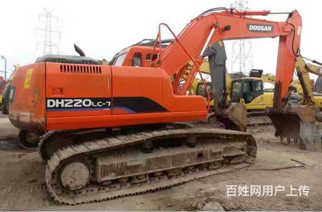 平顶山二手挖掘机市场，二手斗山220和370挖掘机的图片