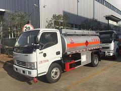 5吨油罐车东风多利卡    流动运油车