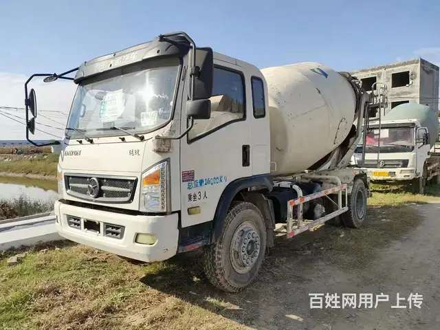 18年大运运通8方搅拌车的图片