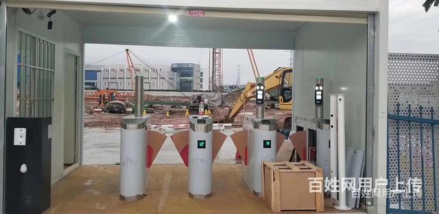 岳阳伸缩门电动门厂家安装销售维修道闸门禁系统的图片
