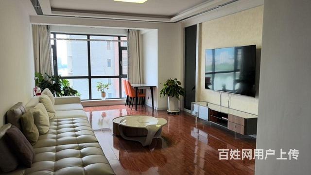 金海花园11楼144平3室2厅2卫，包取暖物业电梯，精装修，的图片
