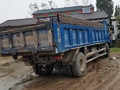 自卸车