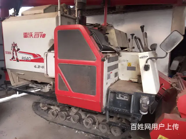 福田雷沃收割机的图片