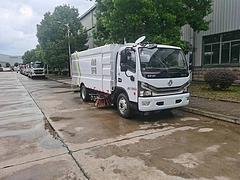 东风多利卡9方洗扫车4水／5尘  165马力发动机
