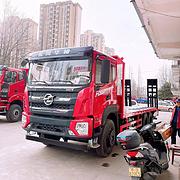 东风后双桥拉200挖机的平板拖车 可送车上门